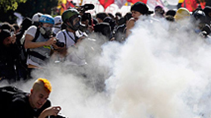 La policía dispersa con violencia una protesta en la jornada inaugural del Mundial de Brasil