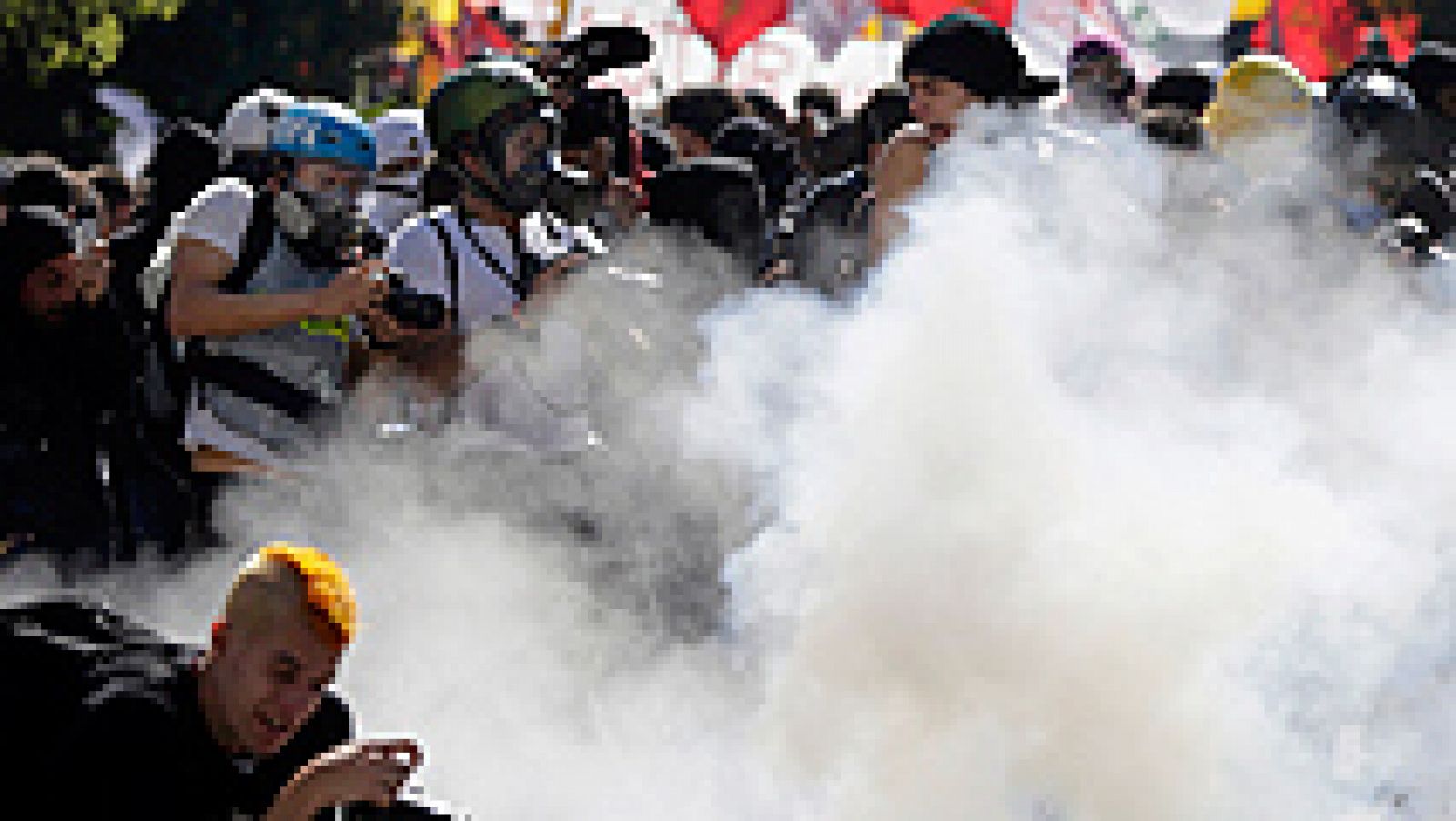  La policía de Sao Paulo ha reprimido una de las múltiples protestas que están teniendo lugar este jueves, jornada inaugural del Mundial de Fútbol que acoge Brasil, cuyo Gobierno ha sido muy criticado por esta cuestión. 