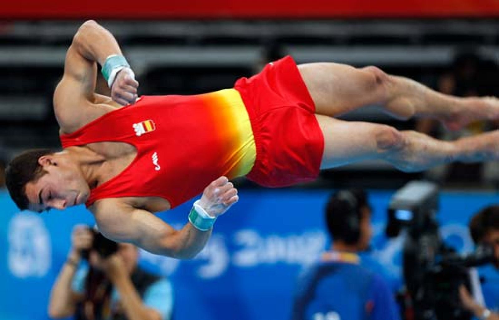 Ejercicios de Gervasio Deferr y Kai Zou en la final de suelo