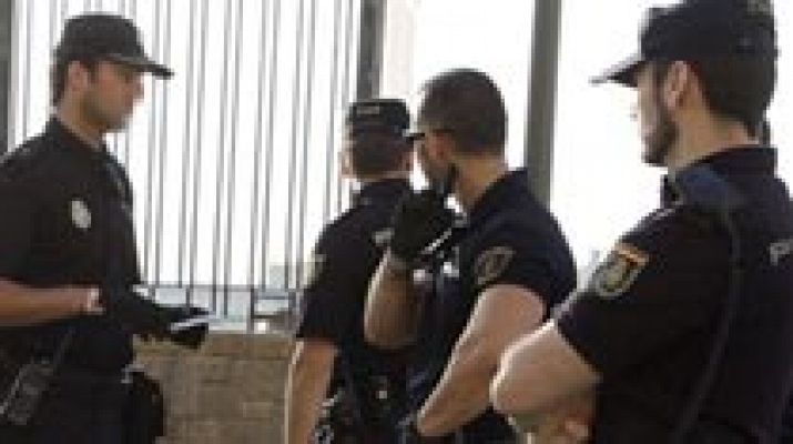 Ocho policías españoles colaboran en la seguridad de la Roja