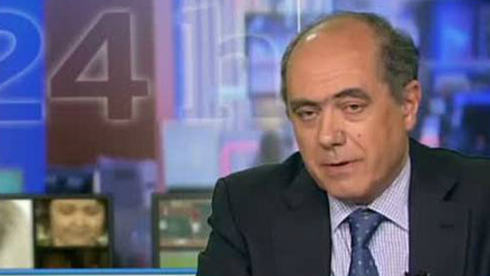  En una entrevista en El Mundo en 24 horas Senen Florensa, presidente del Instituto Europeo del Mediterráneo (Temed) ha considerado que el conflicto de que se vive en Irak con la ofensiva yihadista es, en parte, consecuencia de la Guerra de Irak. ¿El presidente Bush hijo pegó en Irak una patada al avispero y han salido muchas cosas, con distintos niveles de guerras, desde lo local a lo regional¿. Además, recuerda que los kurdos ¿durante la década de embargos a Sadam, tras la gozaron de una Gobierno prácticamente independiente en el que no podía actuar.  En toda esa época, ellos ya consiguieron reforzar sus mecanismos internos¿.