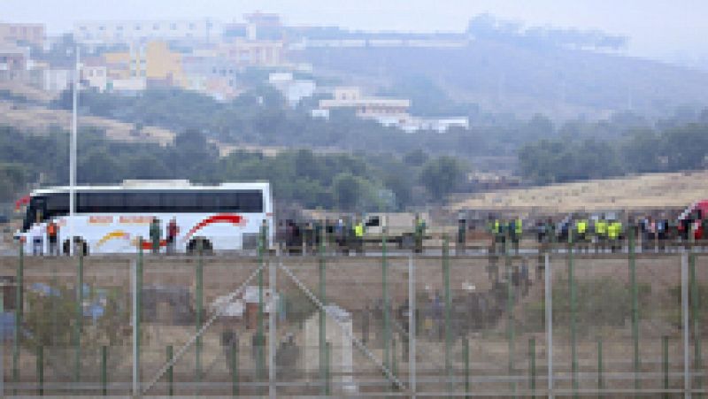 España y Marruecos evitan la entrada a Melilla de unos mil inmigrantes