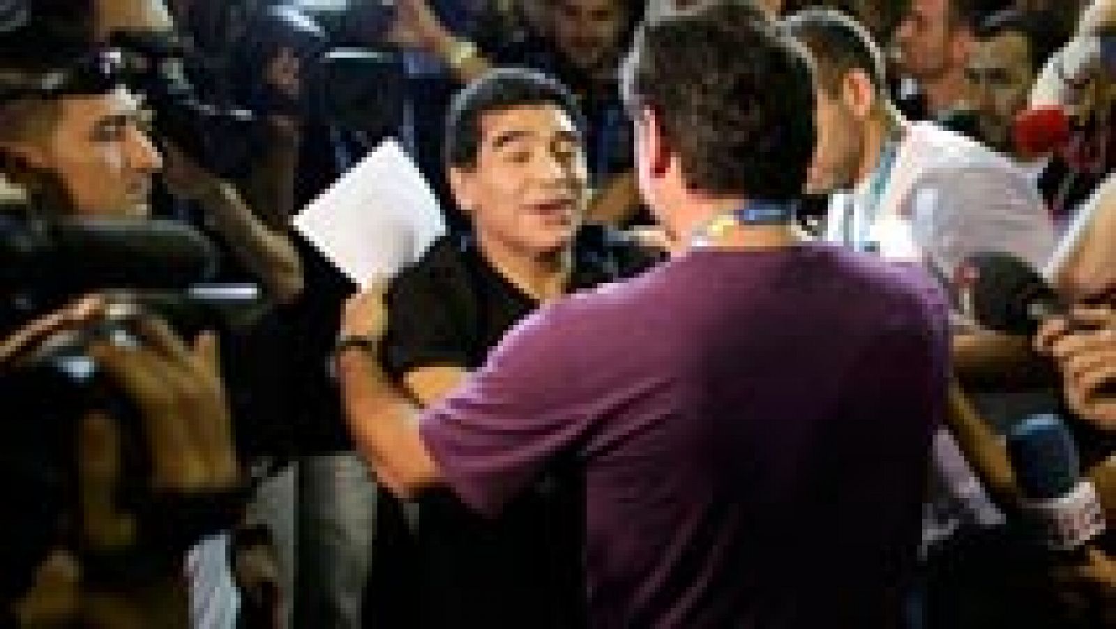 Telediario 1: Maradona, sobre Casillas: "Hoy le doy la razón a mi amigo Mourinho" | RTVE Play