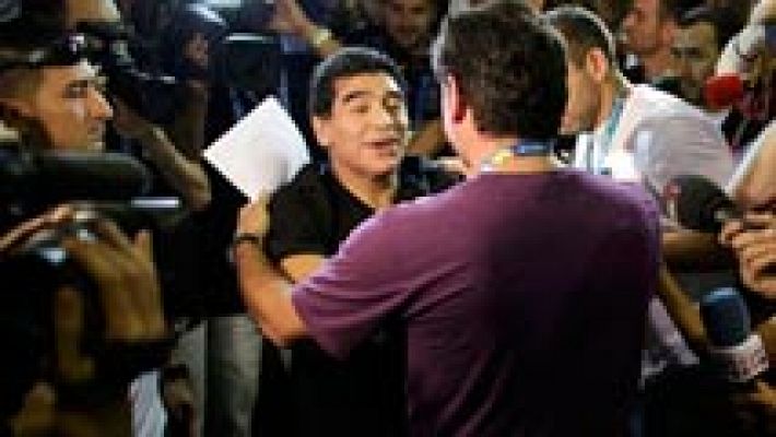 Telediario 1 - Maradona, sobre Casillas: "Hoy le doy la razón a mi amigo Mourinho"