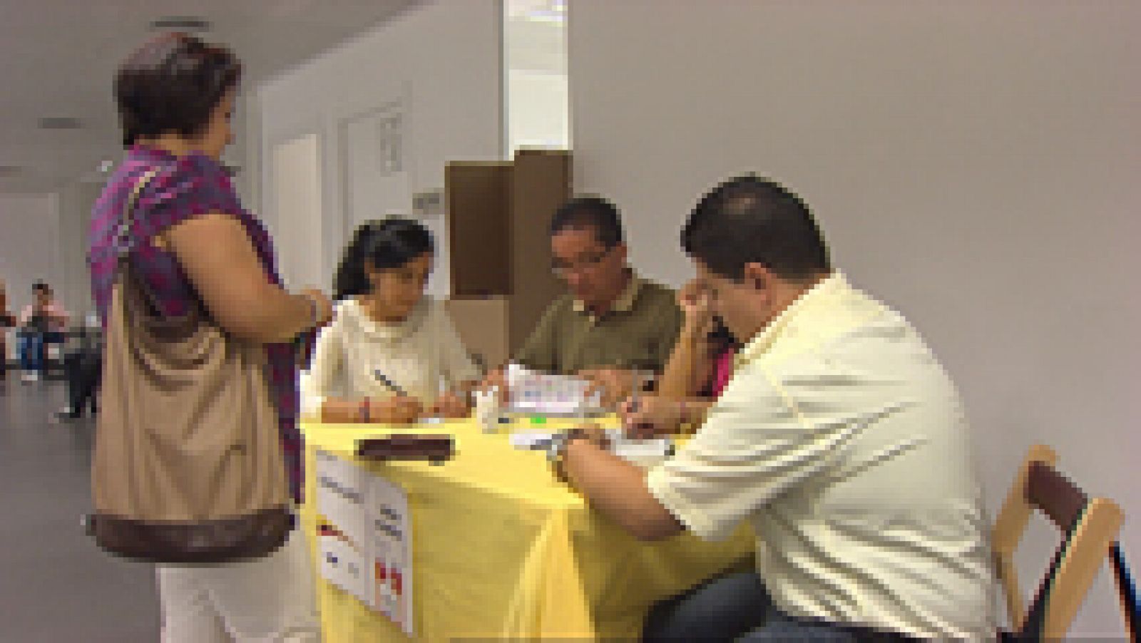 Telediario 1: Los colombianos en España votan en los consulados | RTVE Play