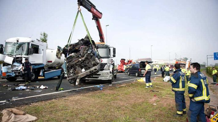 Telediario 1 - Fin de semana negro en las carreteras españolas