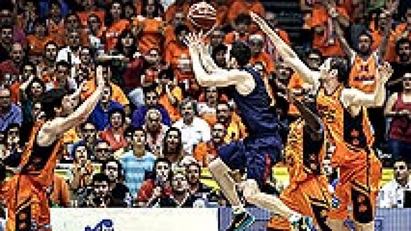 El Barcelona derrotó hoy por 75-77 al Valencia Basket en el quinto y último partido de semifinales y será el rival del Real Madrid, verdugo del Unicaja Málaga, en la final de la Liga Endesa de baloncesto, que comienza el jueves.
