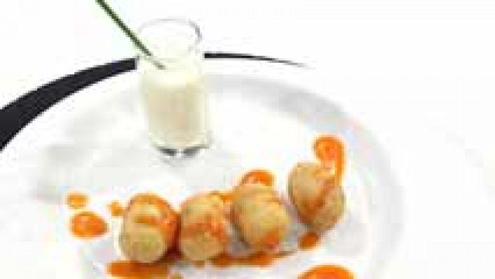 Croquetas de pescado y crema fría de puerros 