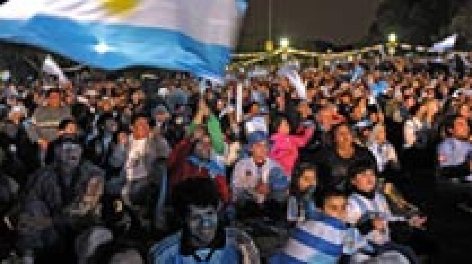 Telediario 1: Fiesta en Buenos Aires por el debut triunfal de Argentina | RTVE Play