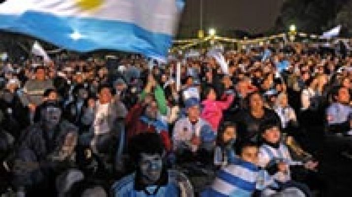 Fiesta en Buenos Aires por el debut triunfal de Argentina