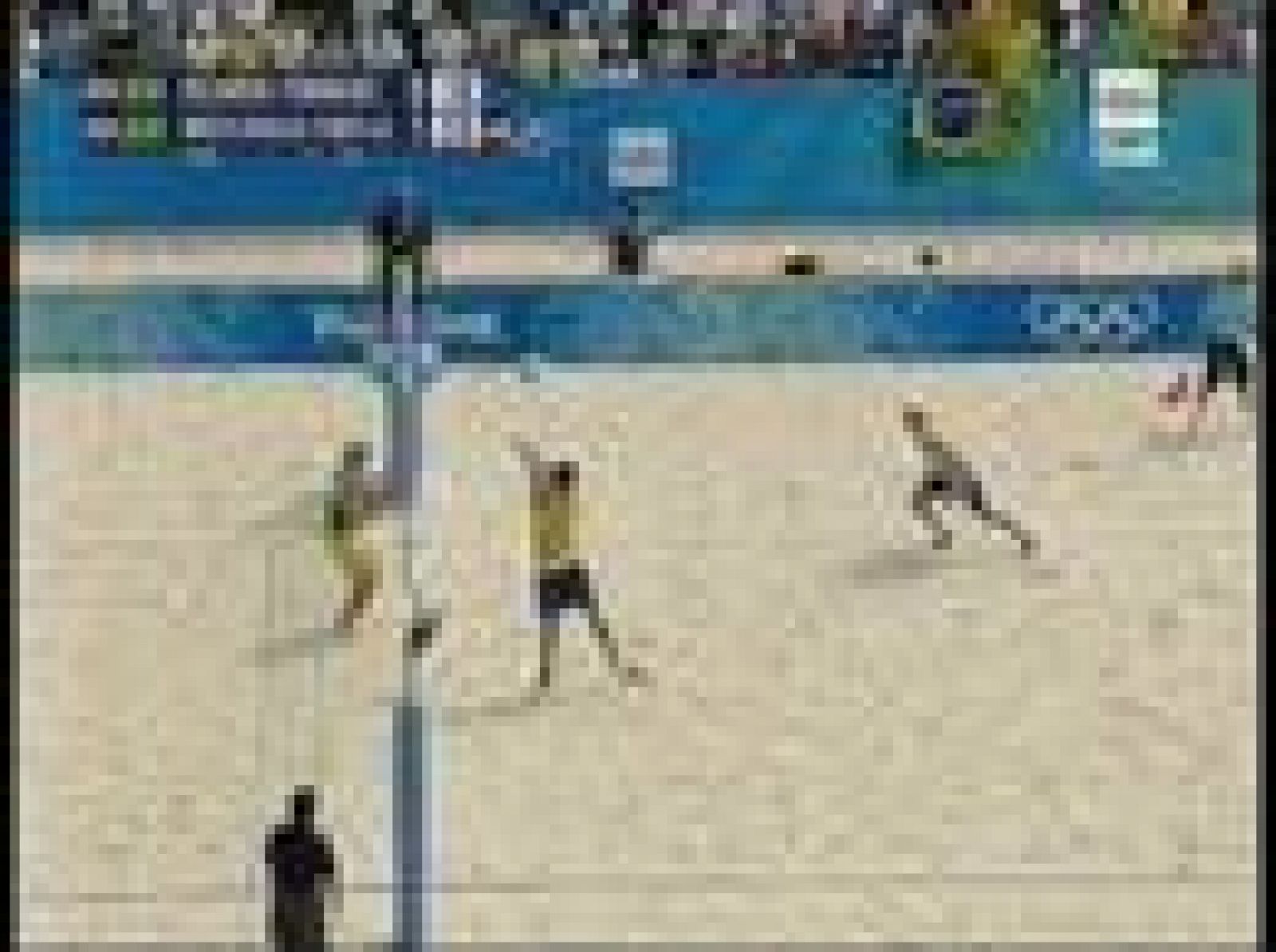 La pareja brasileña formada por Fabio Luiz y Marcio Araujo ha vencido a los actuales campeones olímpicos, Ricardo Santos y Emanuel Rego, por  22-20 y 21-18, consiguiendo el pase a la final de voley playa.