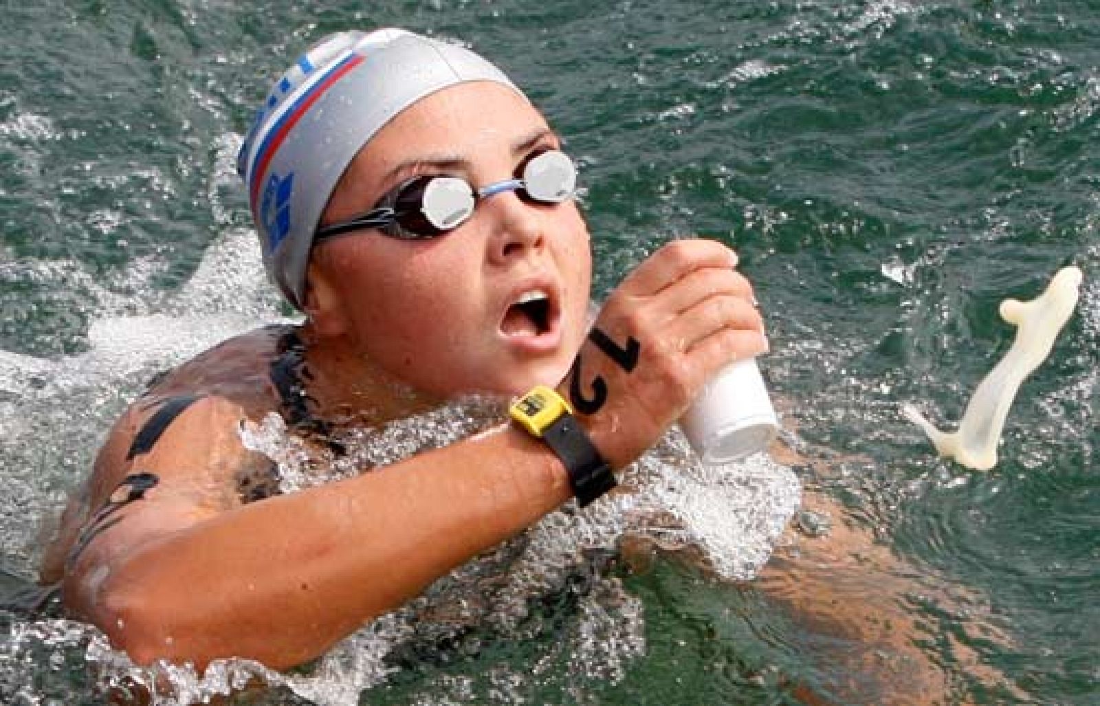 La rusa Larisa Ilchenko vence en aguas abiertas con un tiempo de 1:59:27. La española Yurena Requena no consigue medalla y acaba décimotercera.