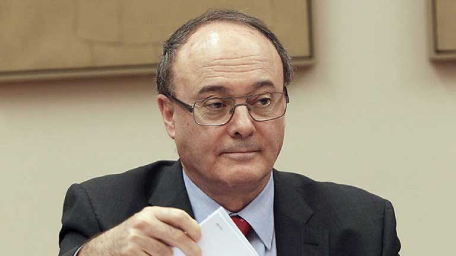 El gobernador del Banco de España cree que no hay que magnificar el papel del supervisor en la crisis