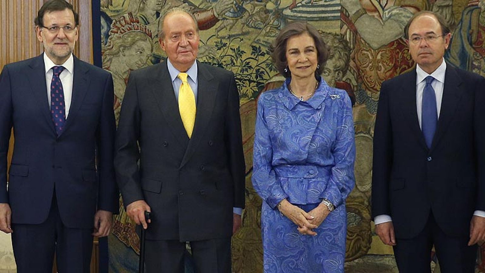 Los reyes se despiden de los representantes de las instituciones del Estado con un almuerzo | Ver