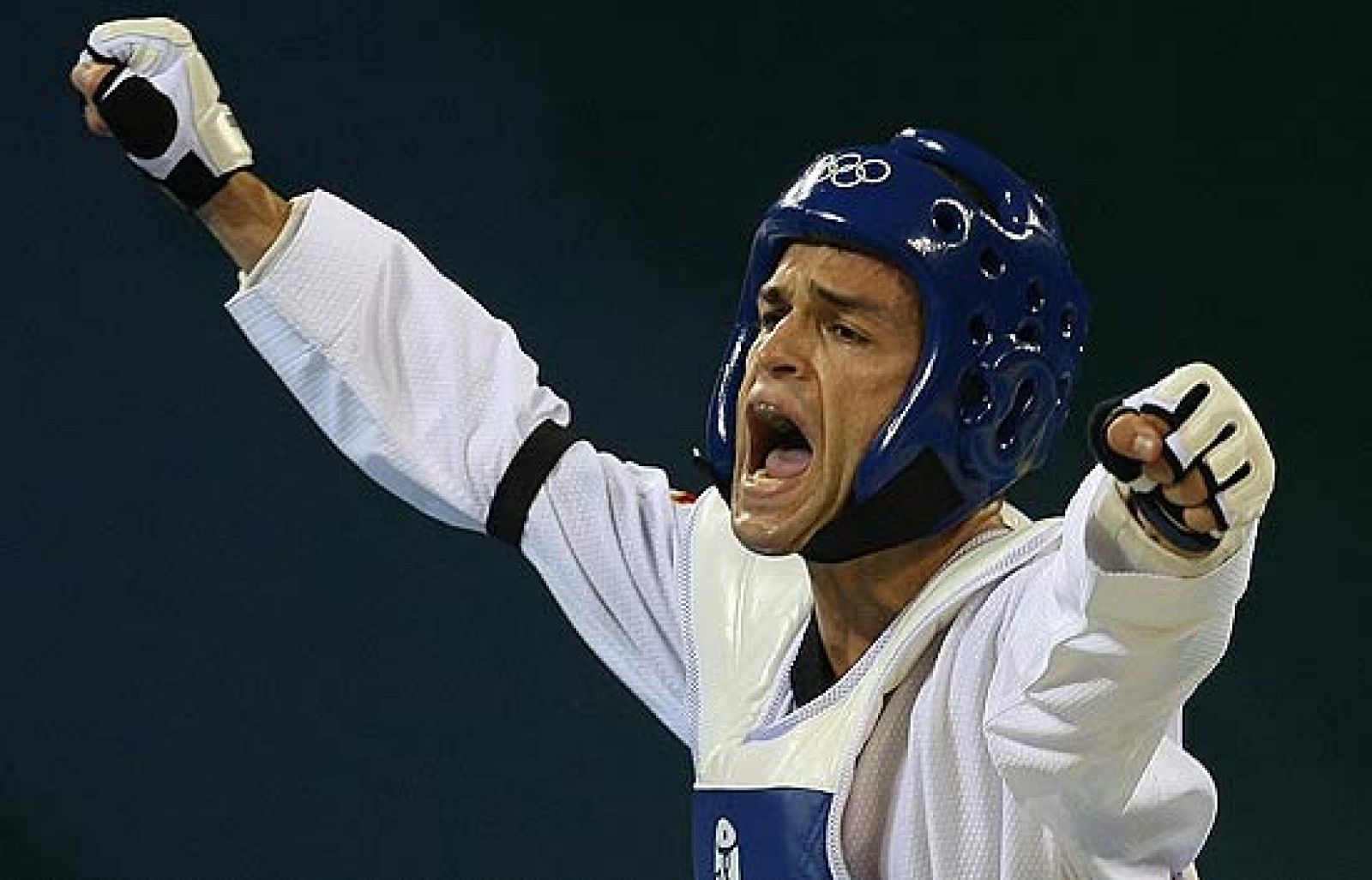 El taekwondista español se ha metido en semifinales al batir al brasileño Ferreira.