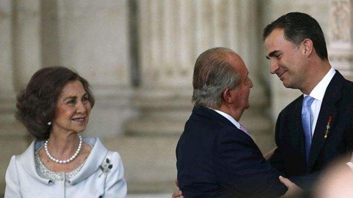 Juan Carlos I abdica la Corona con la sanción de la ley