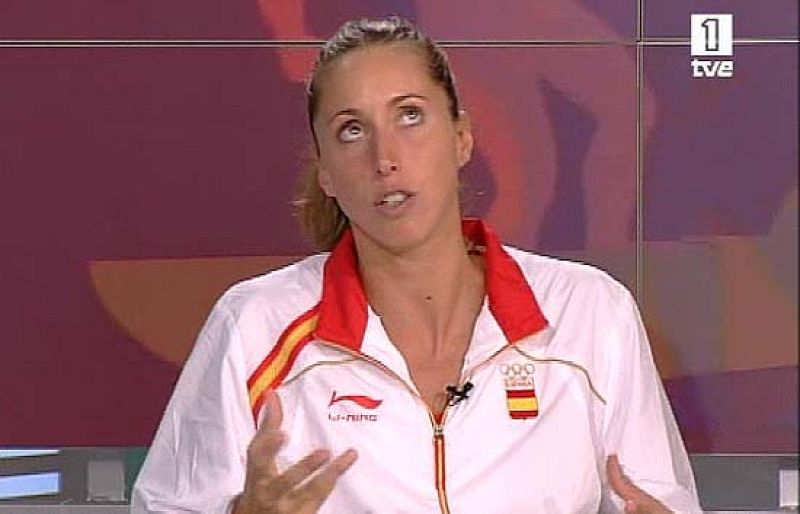  Las flamantes medallistas de plata en la final de dúo de natación sincronizada hablan tras alcanzar el podio. Gemma Mengual y Andrea Fuentes explican cómo se compenetran y complementan en la piscina y bromean en los estudios de TVE en Pekín.