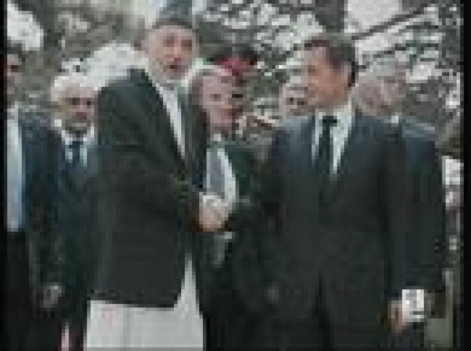 Sarkozy ha interrumpido sus vacaciones para viajar unas horas a Afganistán | Ver