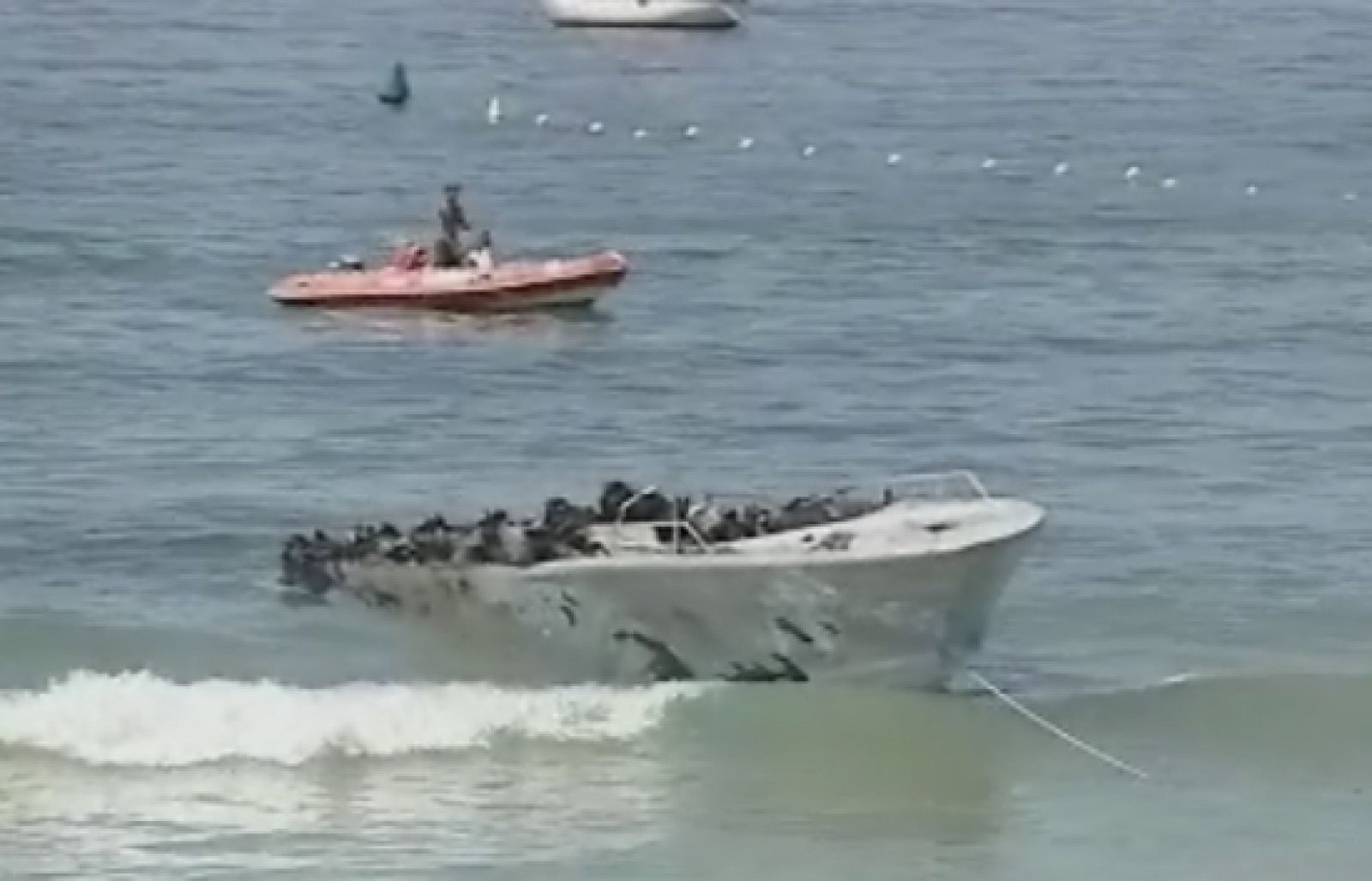 El mar arroja estos días en las Rías Bajas numerosos fardos de cocaína | Ver