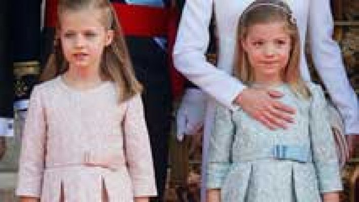 La reina encargó los vestidos de Leonor y Sofía