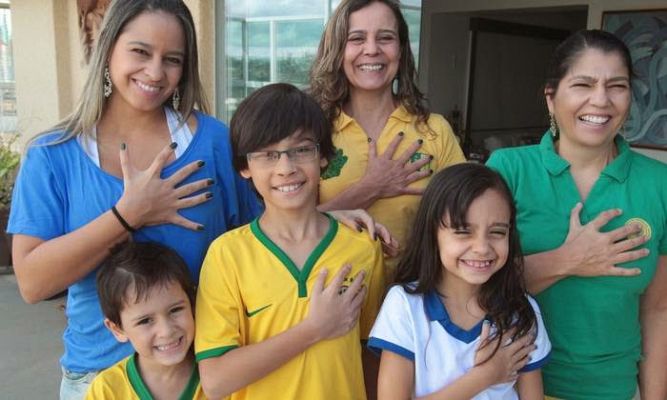 Telediario 1 - La familia 'seisdedos' confía en el sexto Mundial para Brasil