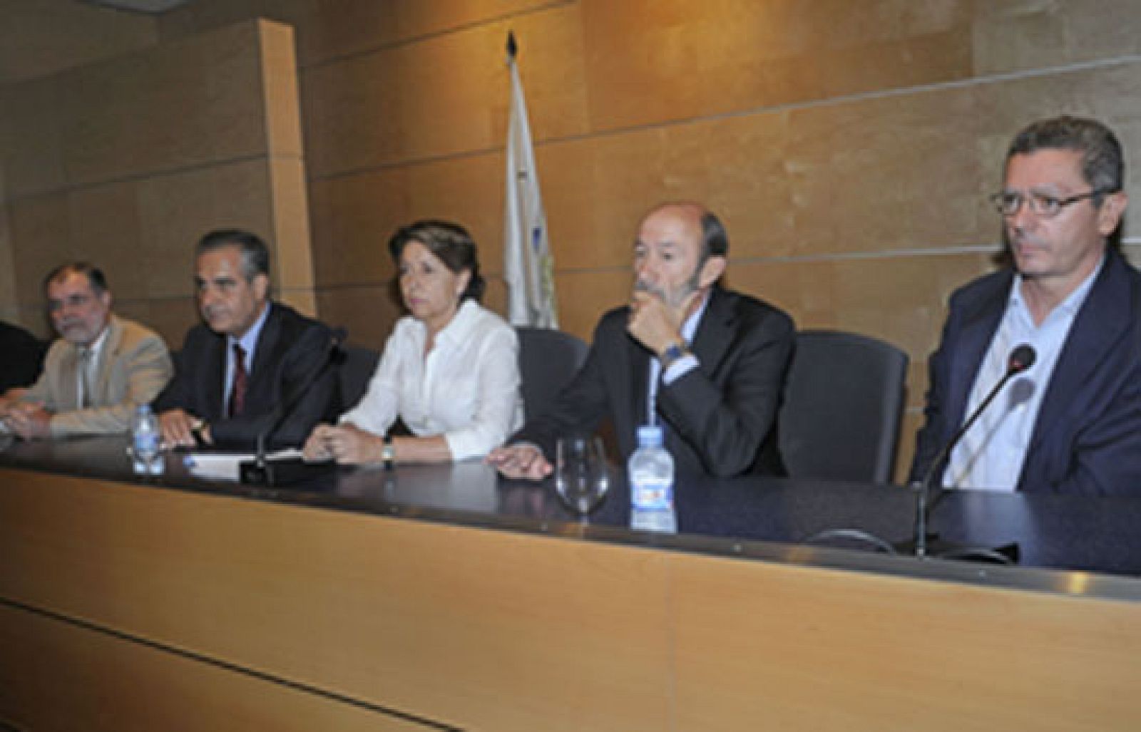 La Ministra de Fomento, Magdalena Álvarez, ha declarado a los medios que ya se está procediendo a la identificación de los cadáveres del avión siniestrado.