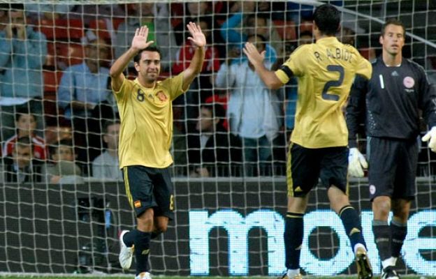  - Dinamarca 0-2 España, Xavi