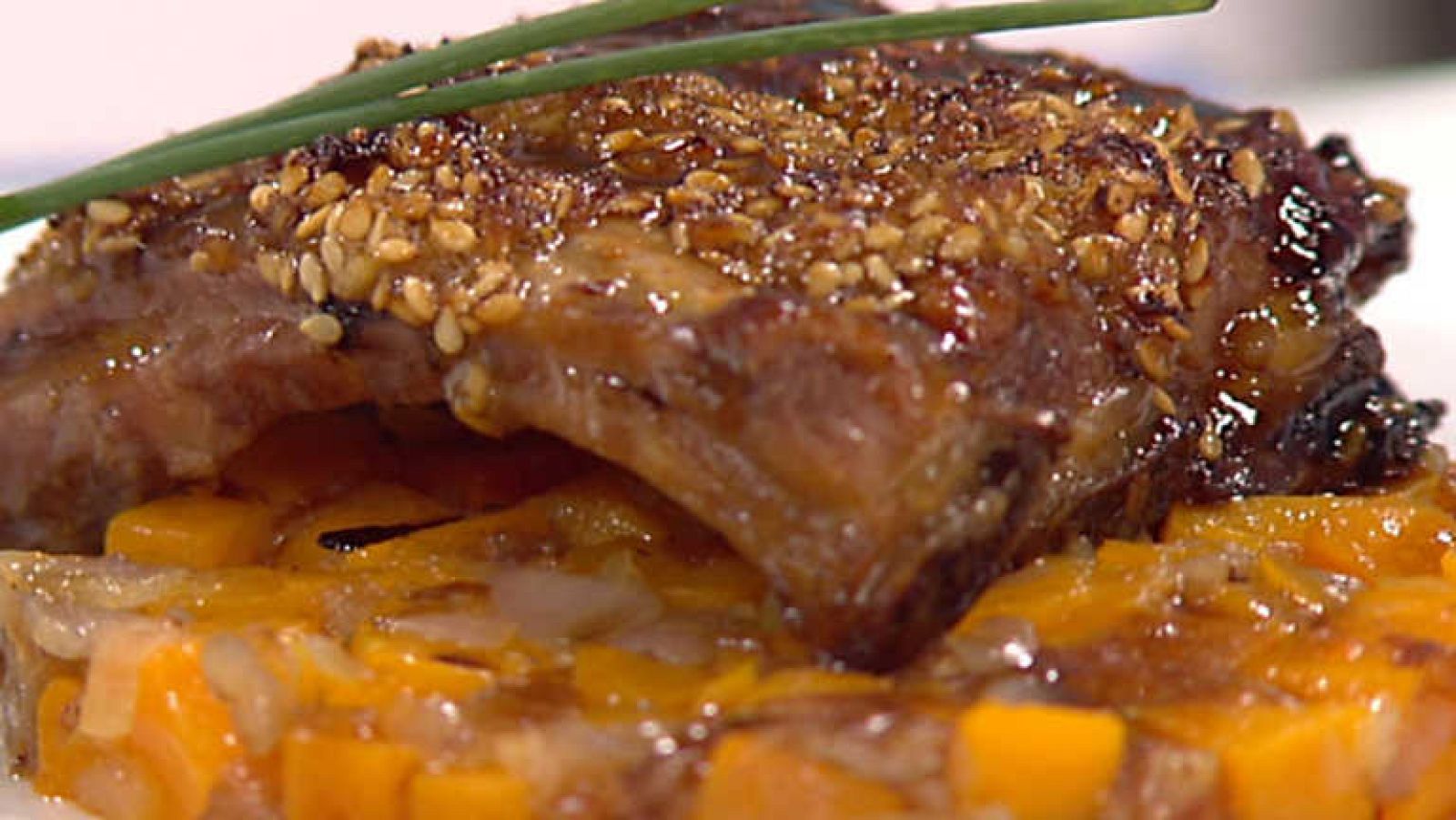 Cocina con Sergio - Costillar mil aromas con lasaña afrutada - Ver ahora