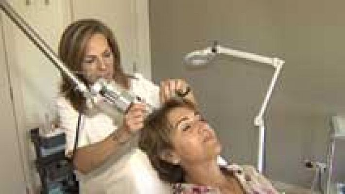 Telediario 1 - Más de un 20% de las mujeres padece calvicie