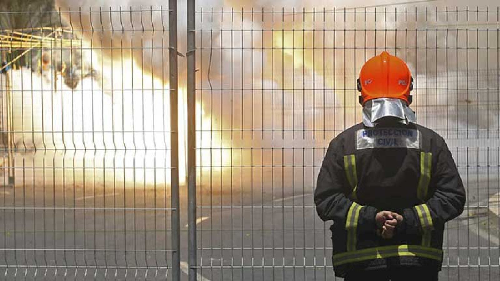 Ritual de fuego para dar la bienvenida al verano