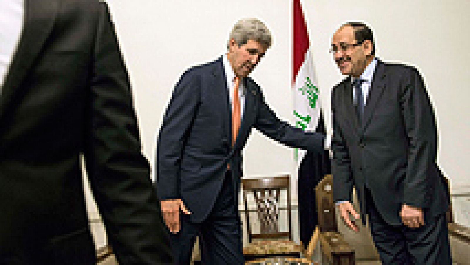  El secretario de Estado de EEUU, John Kerry, instó hoy en Bagdad a la formación de un Gobierno que represente a todos los iraquíes para frenar el avance de los insurgentes, en plena lucha contra las fuerzas gubernamentales. En una visita sorpresa a la capital iraquí, Kerry analizó con el primer ministro del país, Nuri al Maliki, el control rebelde de algunas provincias y el proceso de formación del nuevo Ejecutivo, tras las elecciones legislativas del pasado 30 de abril 