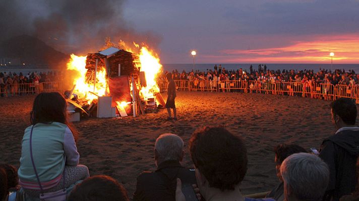 Los desayunos - Fallece un hombre sexagenario tras bañarse en una playa de Valencia durante la noche de San Juan