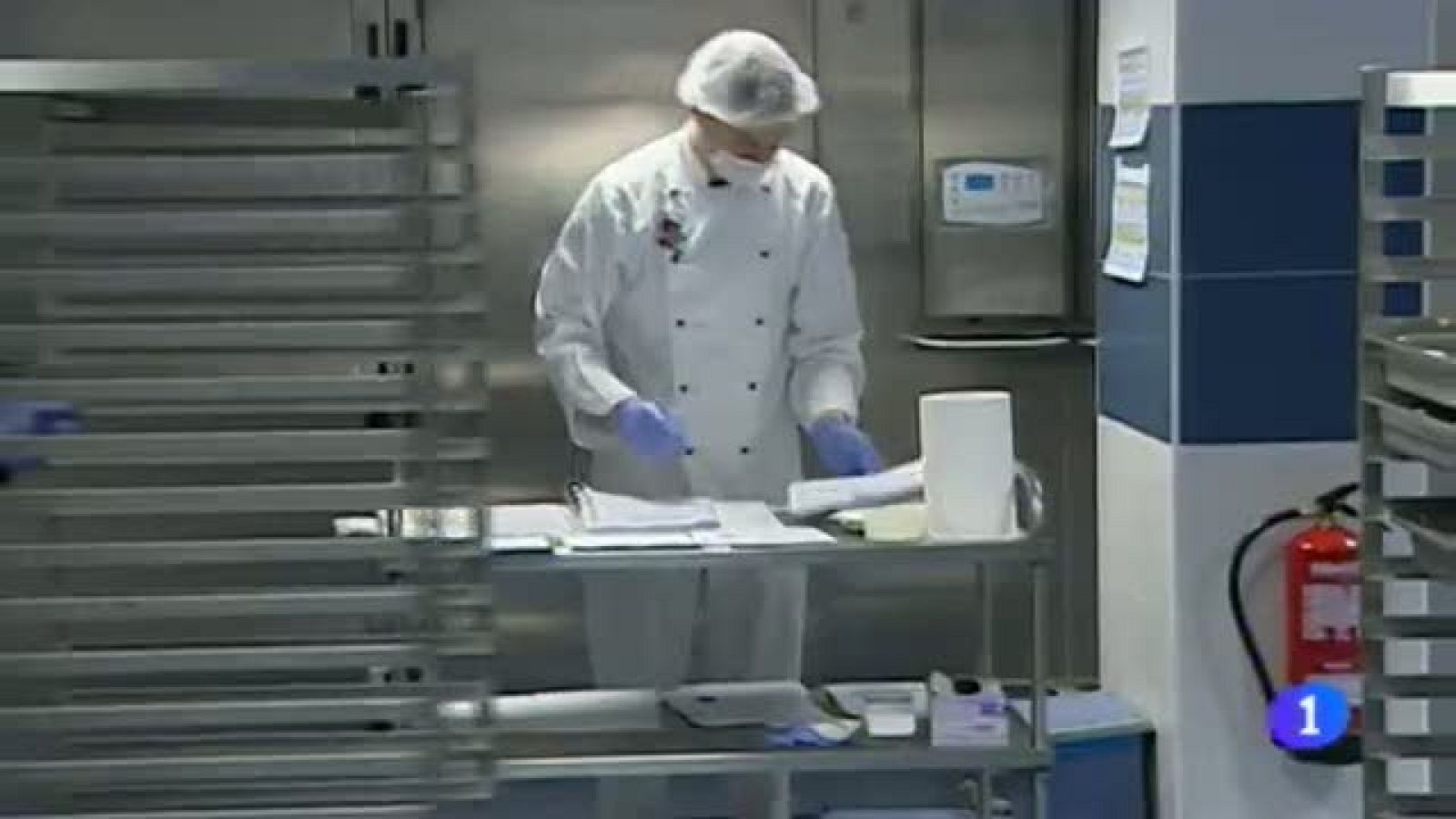   La Cámara de Comptos cuestiona en un informe la privatización de las cocinas hospitalarias en Navarra. Marta Vera, Consejera de Salud, defiende la legalidad de sus actuaciones, cuestionadas por no enviar al legislativo el plan de urgencias rurales. Armenteros, a punto de ser traspasado de Osasuna al Chiapas Jaguar mejicano. - 24/06/2014