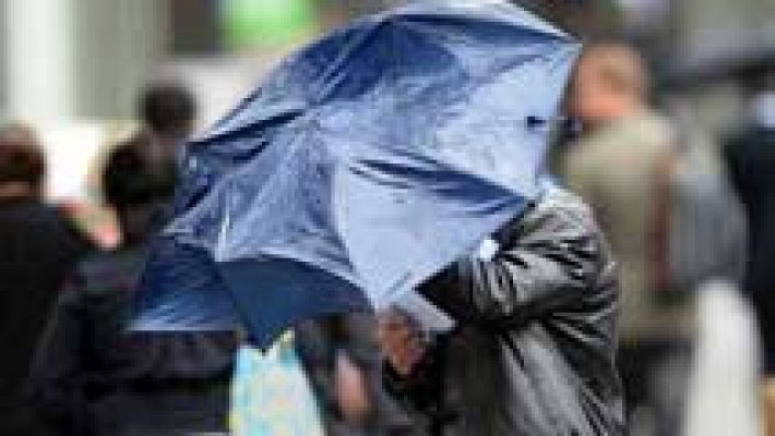 Nuboso en Galicia y Asturias con precipitaciones débiles