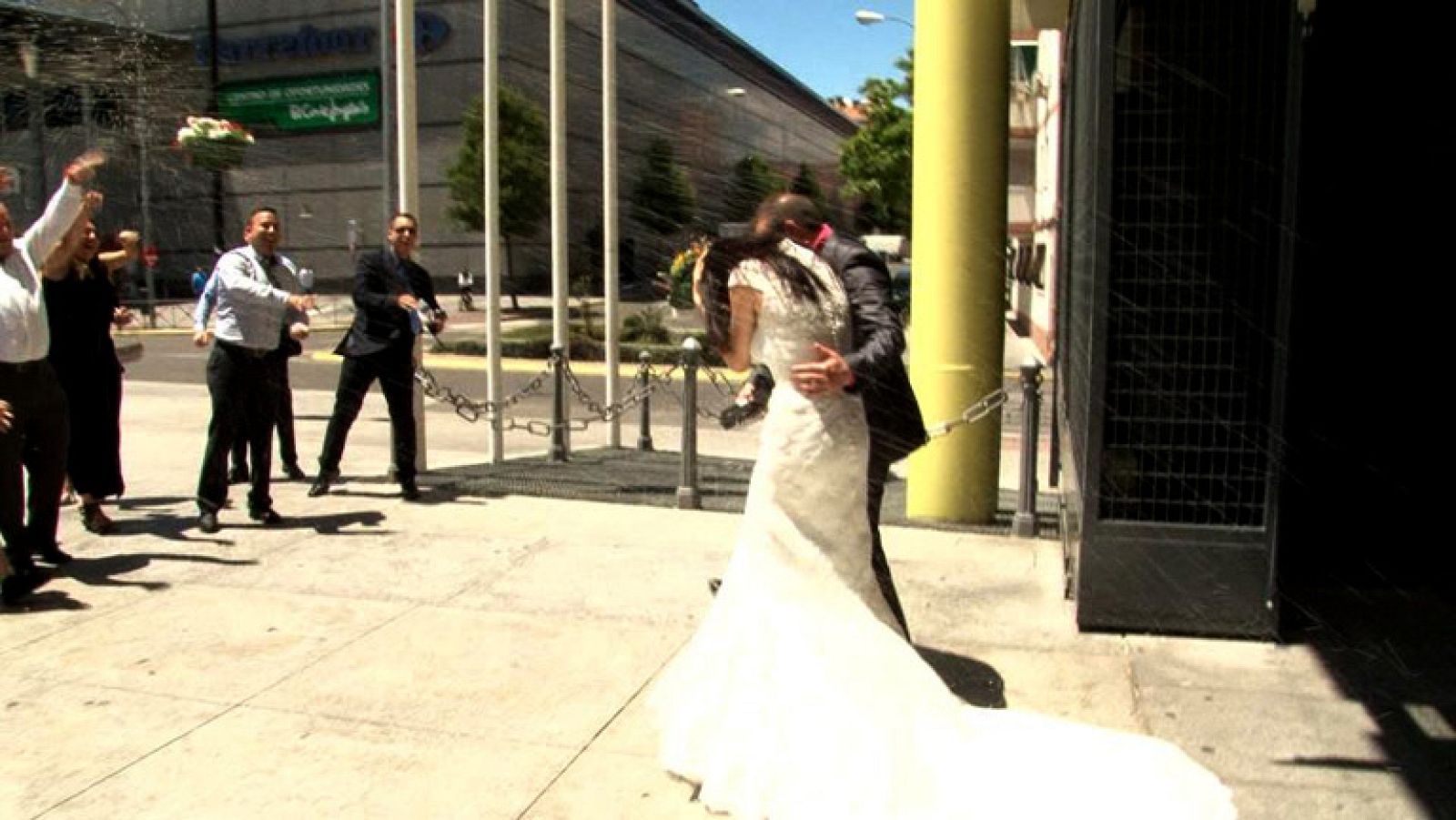 Comando actualidad - "Sí, quiero" - Las ventajas de una boda 'low cost'