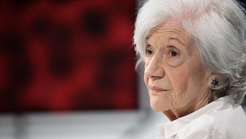  En octubre de 2011, Ana María Matute abrió las puertas de su casa al Lab de RTVE.es para conversar sobre su vida tras ser galardonada con el Premio Cervantes. En esta entrevista inédita, repasa sus inicios en la literatura en una época sin oportunid