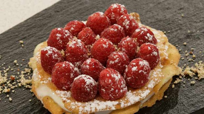 Crema de limón con crujiente de avellana