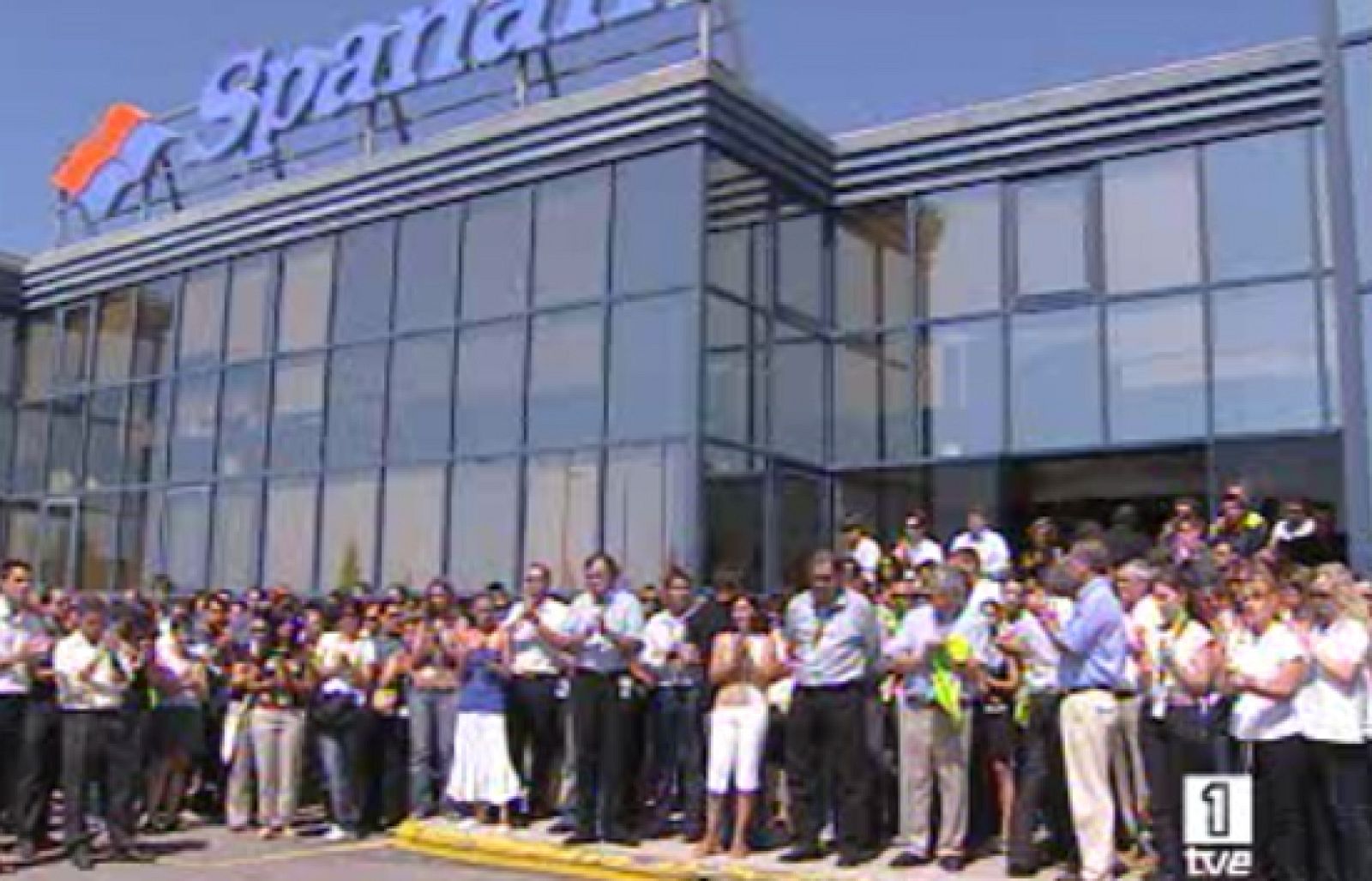  Ellos también han necesitado apoyo de los psicólogos, especialmente en Palma de Mallorca donde vivía la tripulación. Desde el comité de empresa se niega que hubiera exceso de horas de trabajo. 