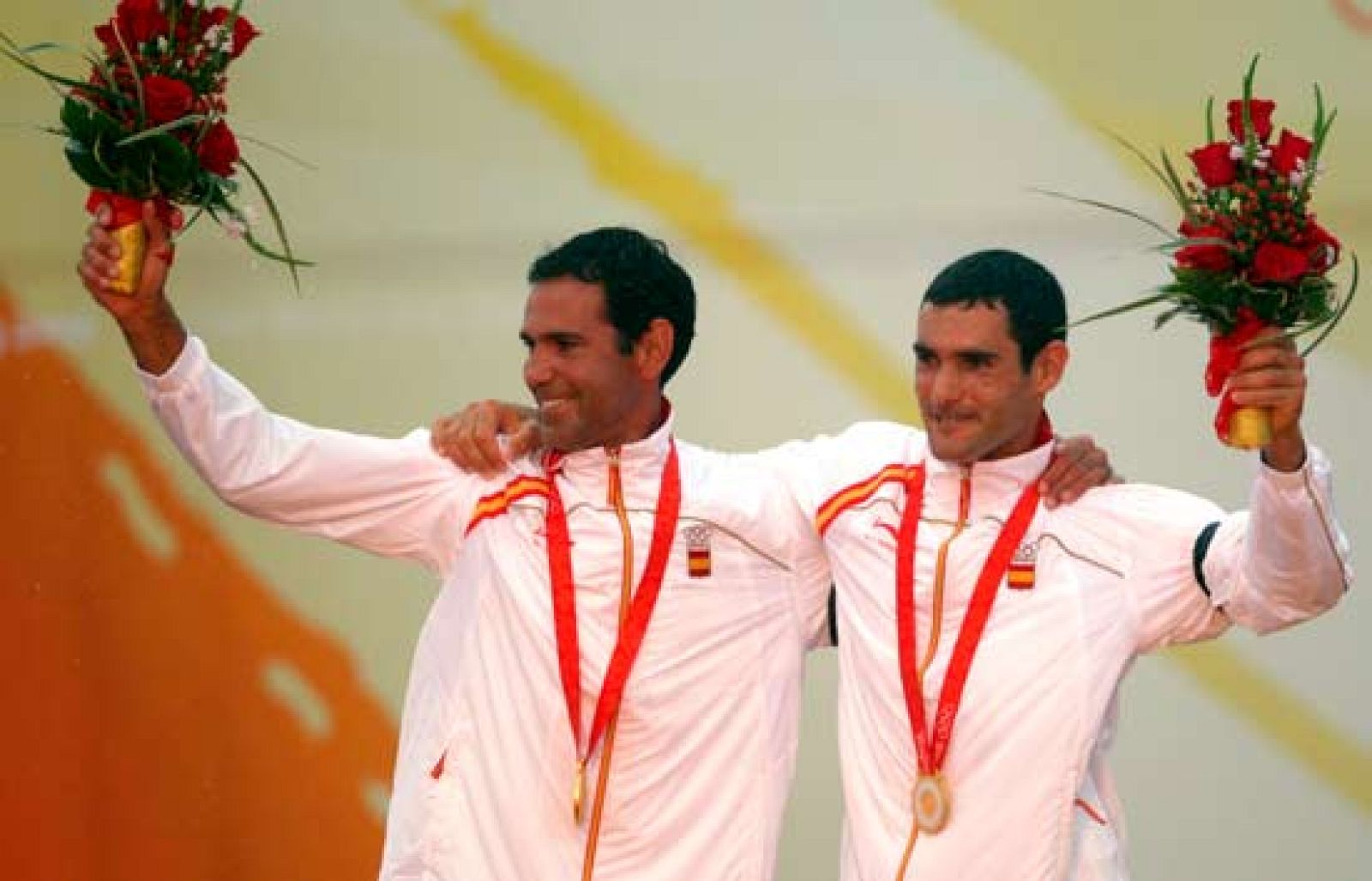 Echávarri y Antón dedican su oro a las víctimas del accidente de Madrid