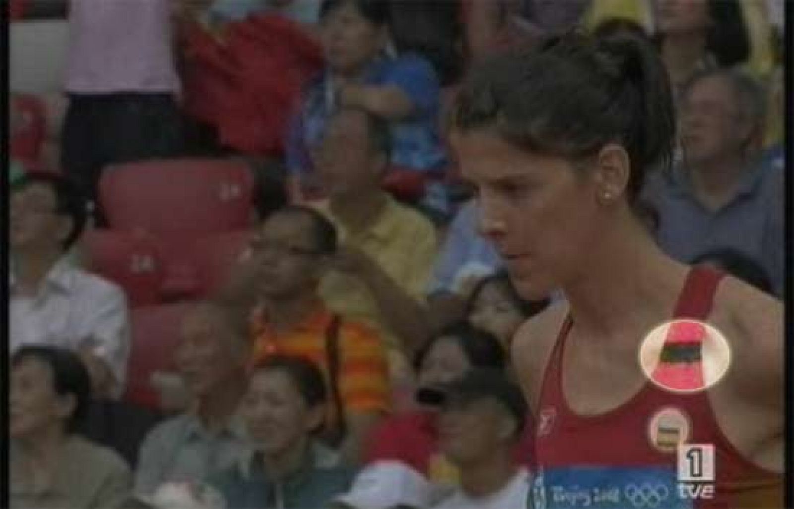 Algunos atletas españoles portan crespón negro