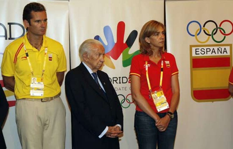 Los Duques de Palma comparten el dolor de los familiares.