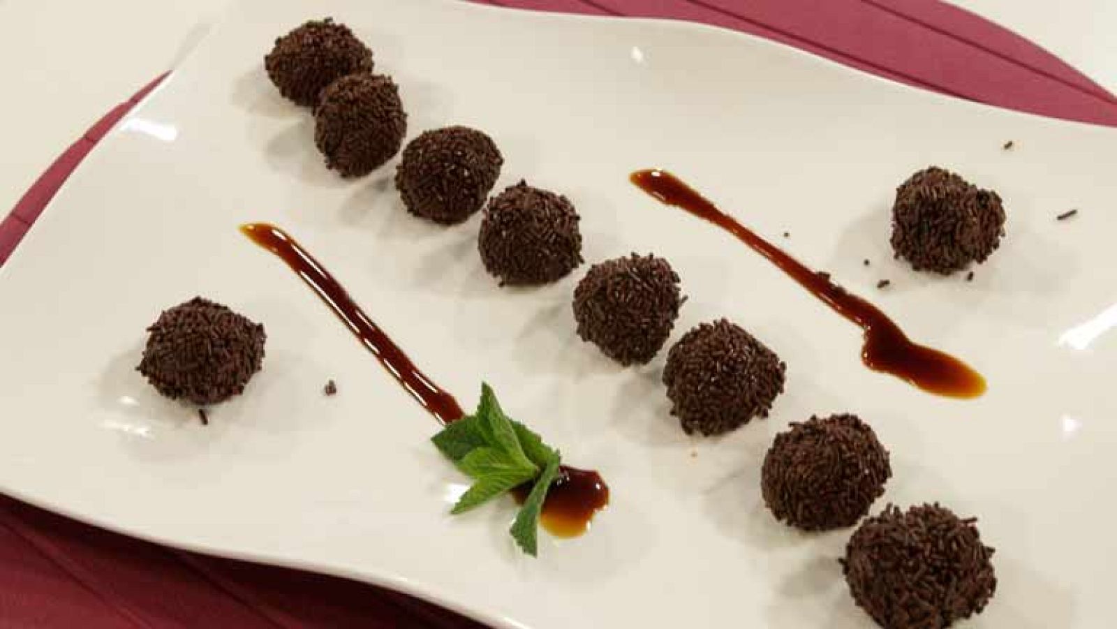 RTVE Cocina: Trufas al ron y menta | RTVE Play