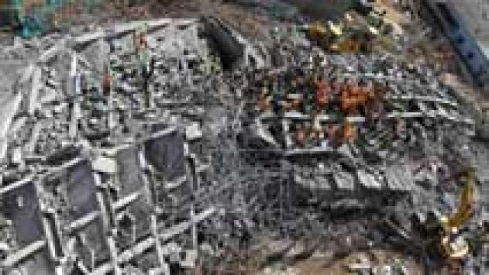 Telediario 1 - Continúan las labores de rescate en la India