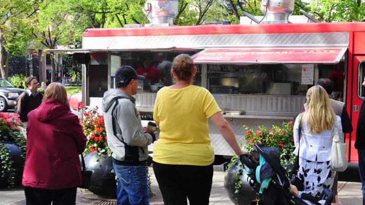 Telediario 1 - Primer camión de venta ambulante de comida gourmet