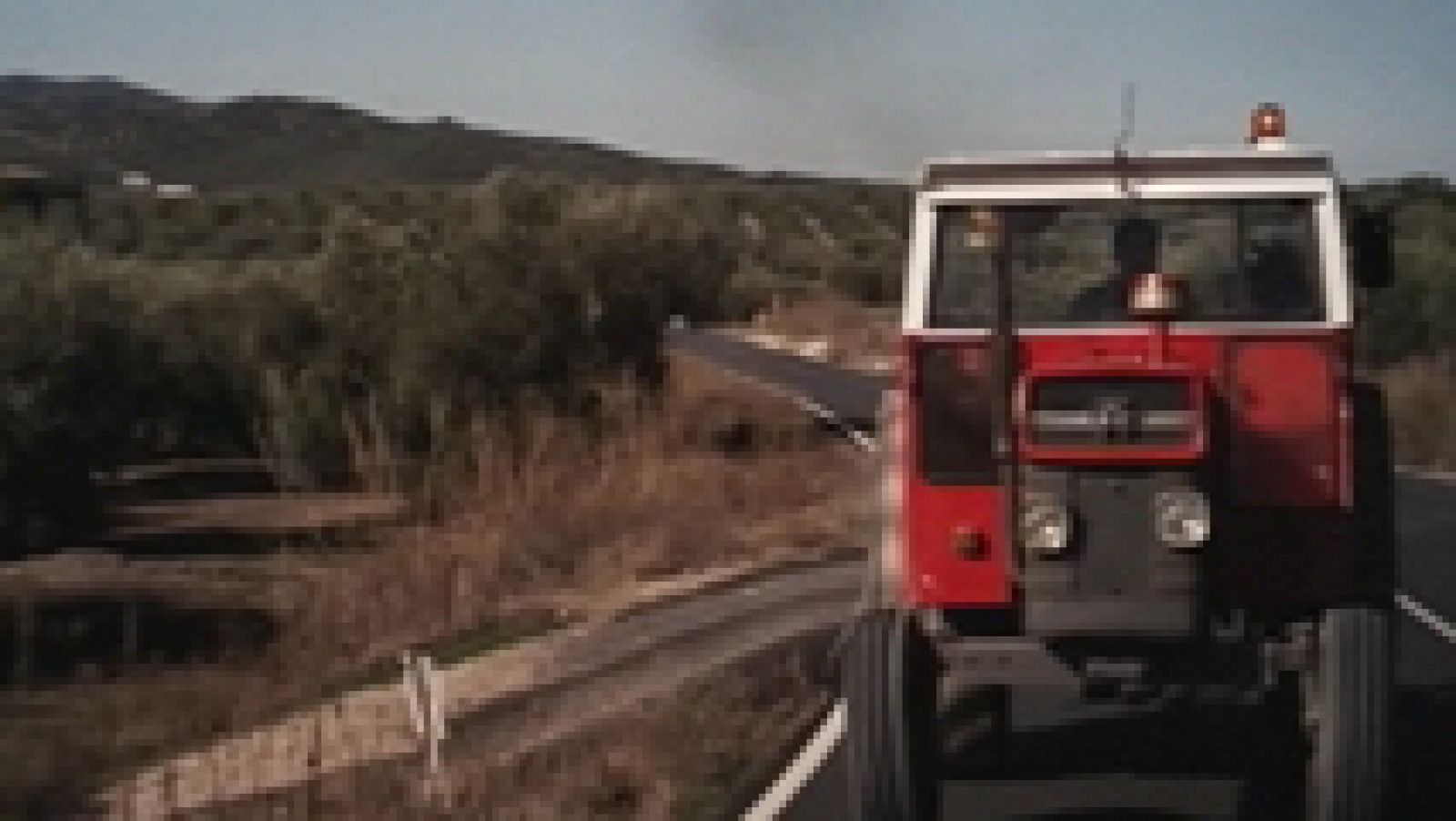 Telediario 1: 'El Rayo', un viaje en tractor desde la Mancha hasta Marruec | RTVE Play