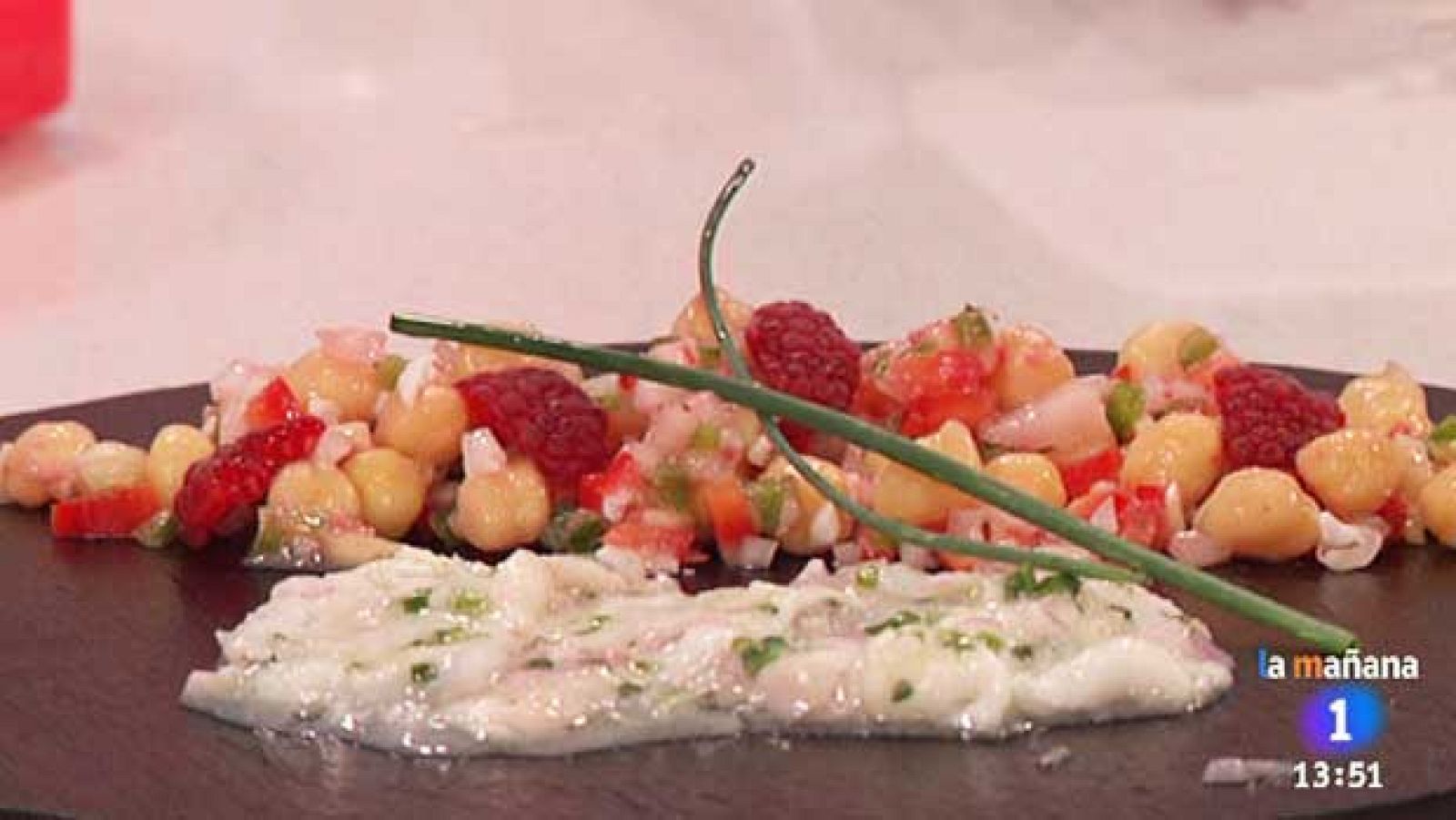 Garbanzos a la vinagreta con rape macerado - RTVE Cocina | Ver