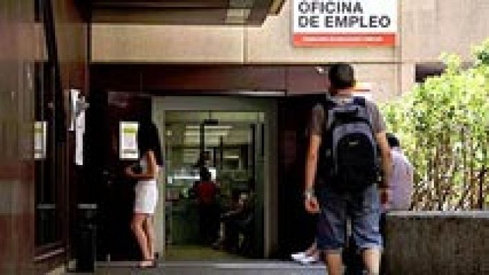 Informativo 24h - El número de parados registrados cayó en 122.684 en junio