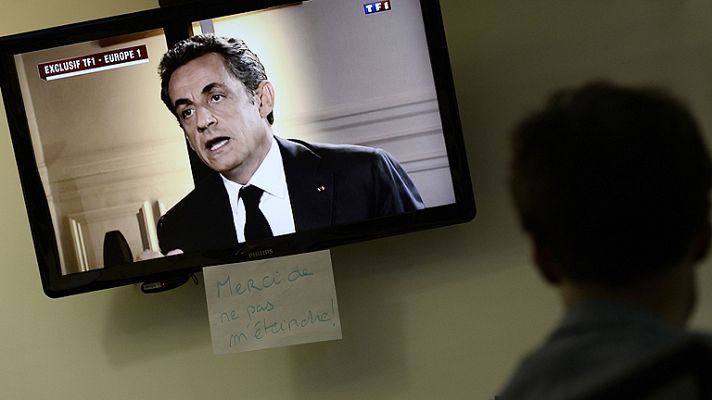 Telediario 1 - Sarkozy niega los cargos que se le imputan y los califica de "grotescos"