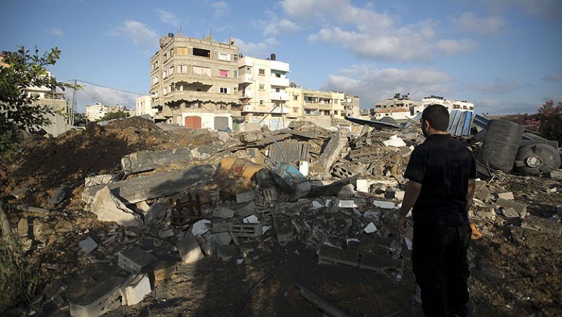 Diez palestinos heridos por los 15 ataques nocturnos de la aviación israelí sobre la Franja de Gaza