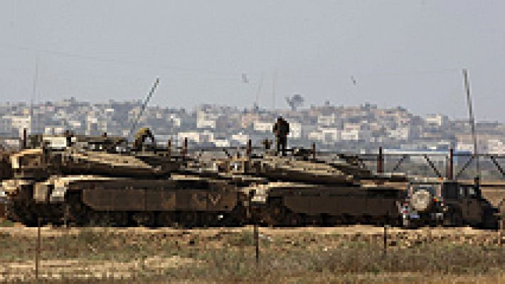 Telediario 1 - Israel moviliza tropas en la frontera con Gaza tras el lanzamiento de cohetes palestinos